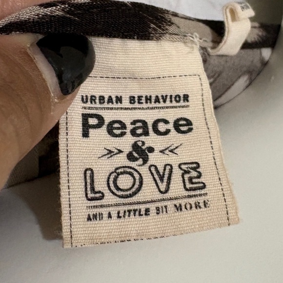 Urban Behavior brown and Cream Patterned Midi Dress v-neck, large - Picture 2 of 10